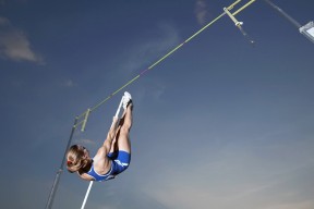 中国足球青训项目与高校合作模式创新，足球青训学校