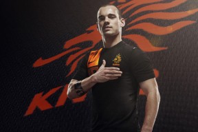 中国男子4×200米自由泳接力决赛精彩纷呈，男子4×100米自由泳接力