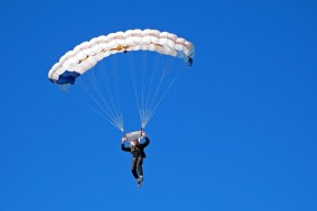 德甲强悍对抗：攻防之间的战略博弈，德甲强度